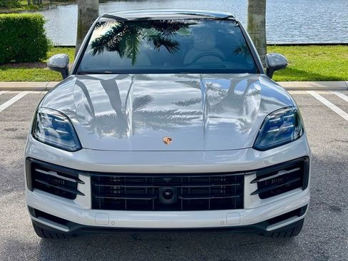 Used 2026 Porsche Cayenne Coupe image 2