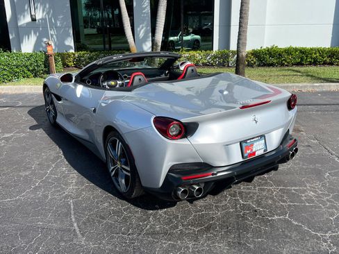 Used 2019 Ferrari Portofino image 17