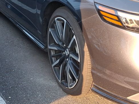 Used 2025 Honda Accord Touring image 6