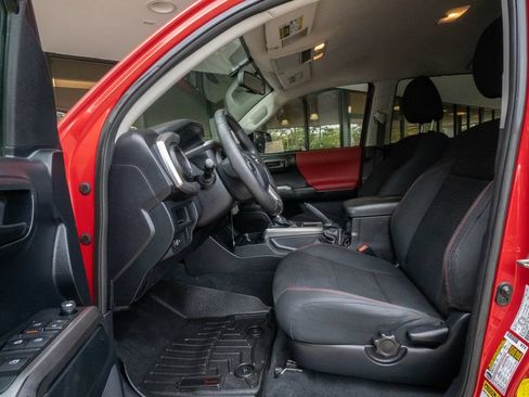 Used 2016 Toyota Tacoma SR5 w/ SR5 Appearance Package (SN) AWD/4WD image 8