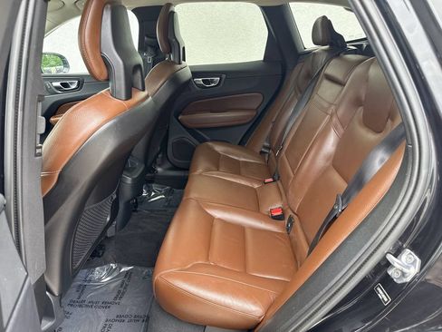 Used 2018 Volvo XC60 T5 Momentum w/ Vision Package AWD/4WD image 10