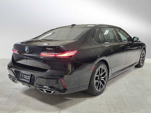 Used 2026 BMW 760i xDrive w/ Executive Package image 3