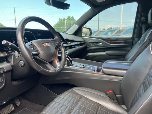 Used 2023 Cadillac Escalade Sport Platinum AWD/4WD image 4
