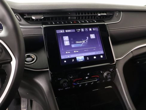 Used 2024 Jeep Grand Cherokee Laredo w/ Luxury Tech Group I image 5