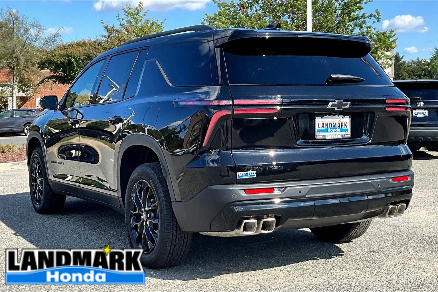 Used 2026 Chevrolet Traverse LT w/ Midnight/Sport Edition FWD image 12