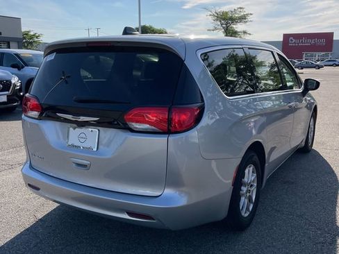 Used 2023 Chrysler Voyager LX FWD image 4