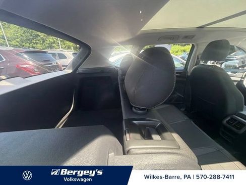 Used 2025 Volkswagen Taos SE AWD/4WD image 11