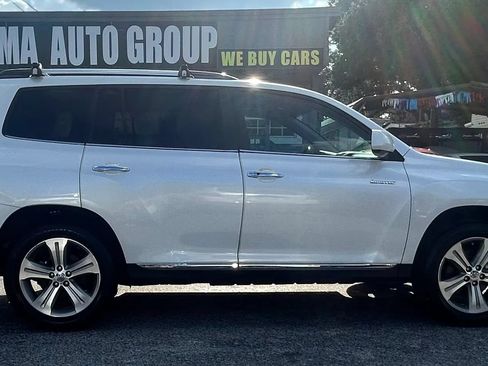 Used 2013 Toyota Highlander Limited FWD image 2