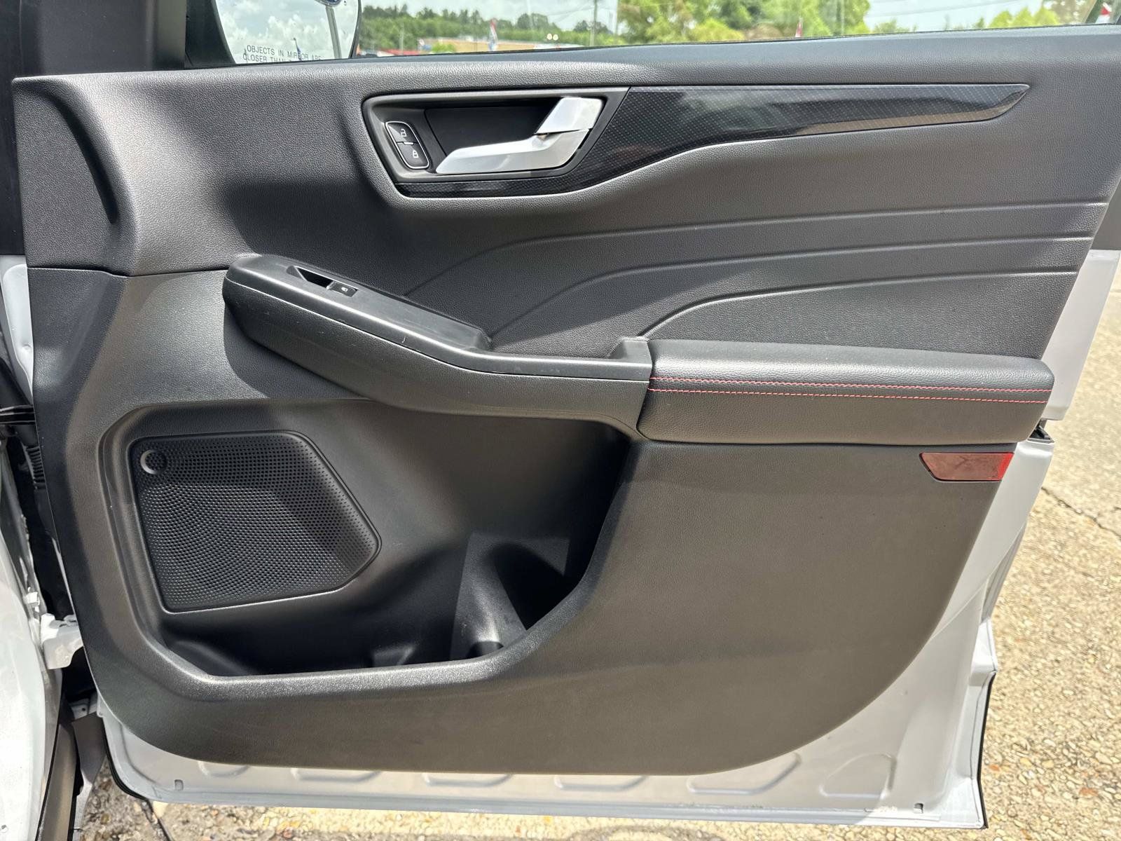 Used 2025 Ford Escape ST-Line FWD image 13