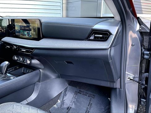Used 2025 Nissan Kicks SV FWD image 16