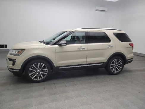 Used 2018 Ford Explorer Platinum AWD/4WD image 2