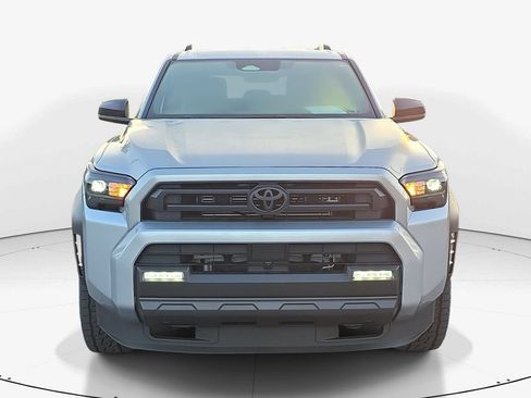 Used 2025 Toyota 4Runner SR5 AWD/4WD image 6