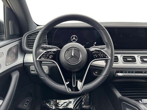 Used 2025 Mercedes-Benz GLS 450 4MATIC image 13