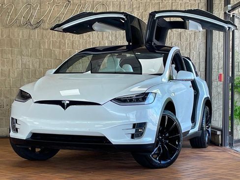 Used 2018 Tesla Model X 75D AWD/4WD image 3