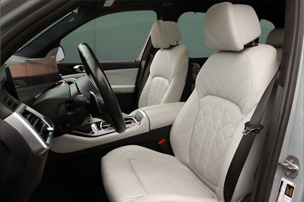 Used 2024 BMW X5 M60i AWD/4WD image 2