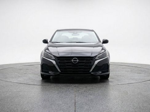 Used 2025 Nissan Altima 2.5 SV FWD image 2