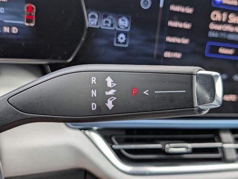 Used 2024 Chevrolet Equinox EV LT FWD image 31