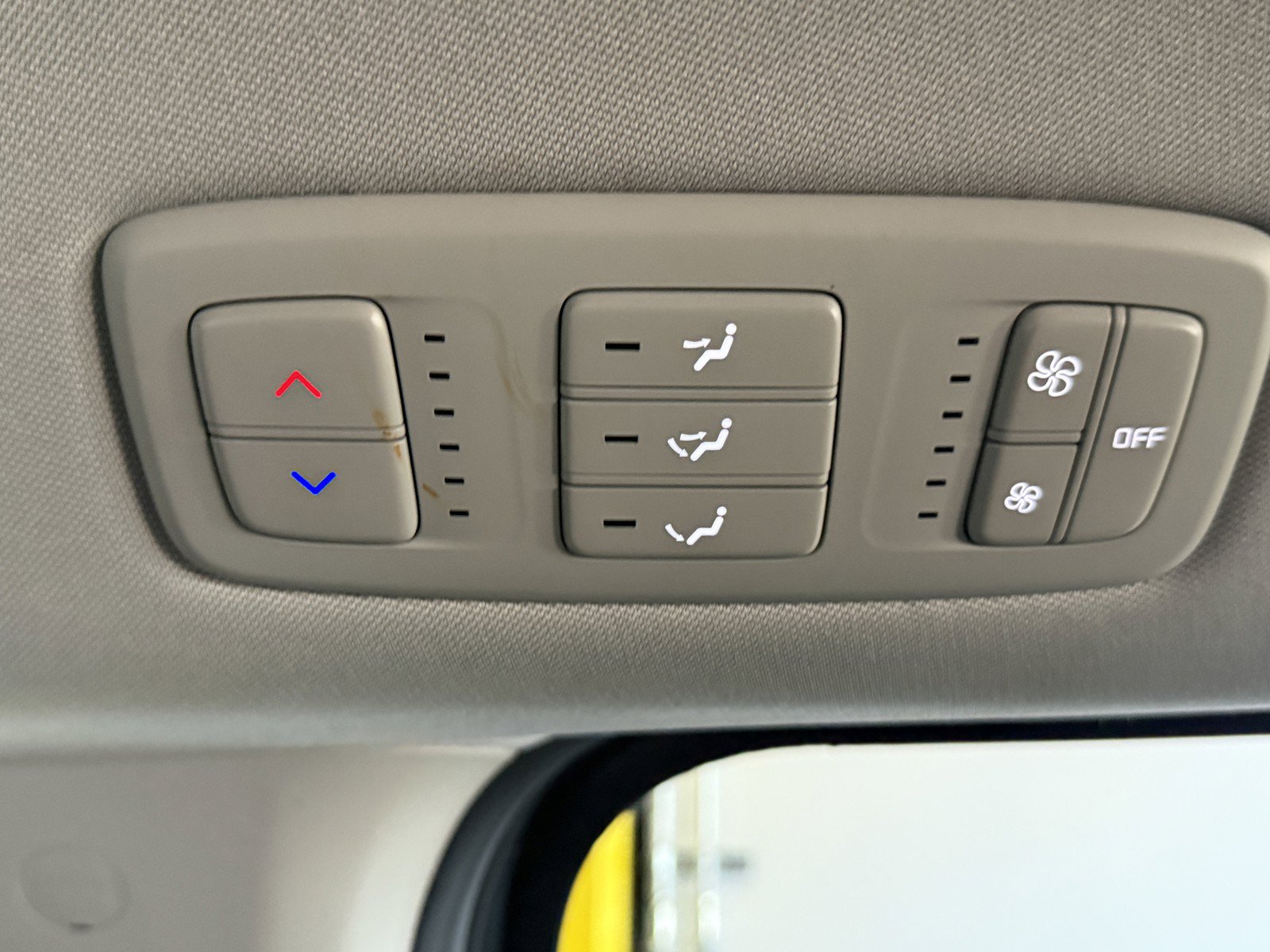 Used 2023 Kia Carnival LX FWD image 28