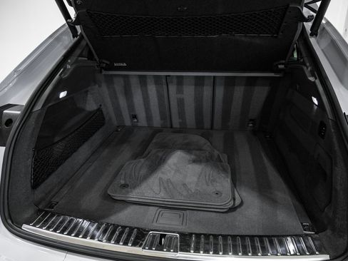 Used 2020 Porsche Cayenne Turbo image 48