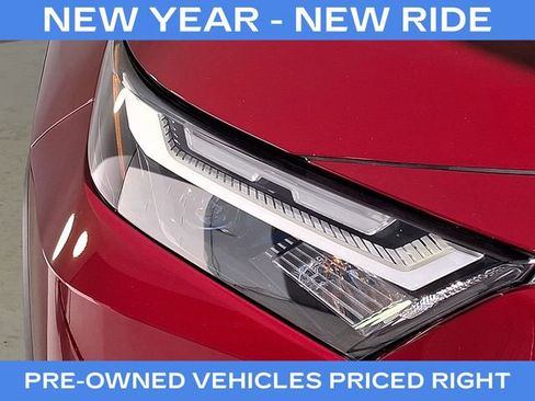 Used 2023 Toyota RAV4 XLE Premium image 10