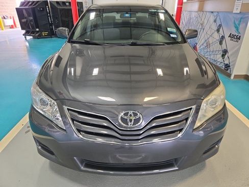 Used 2011 Toyota Camry LE w/ LE Extra-Value Pkg image 2