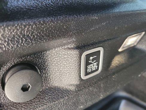 Used 2023 Jeep Grand Cherokee L Laredo image 13