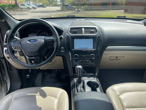 Used 2019 Ford Explorer XLT w/ Equipment Group 202A image 16