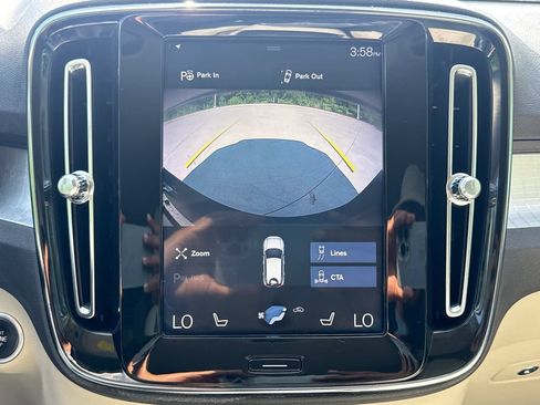 Used 2019 Volvo XC40 T4 Momentum FWD image 26