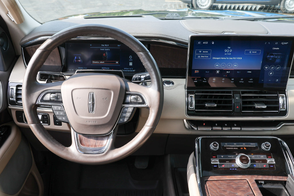 Certified 2022 Lincoln Navigator Reserve AWD/4WD image 8