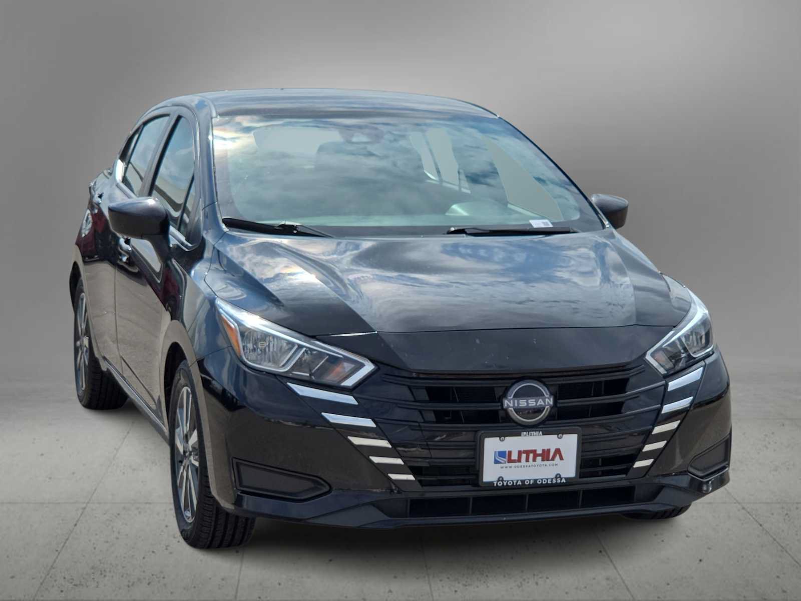 Used 2024 Nissan Versa SV FWD image 2