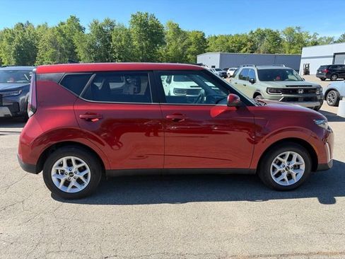 Used 2023 Kia Soul LX w/ LX Technology Package FWD image 9