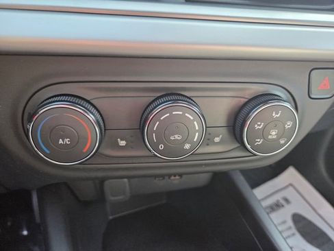 Used 2024 Chevrolet Trax RS w/ Sunroof Package image 13