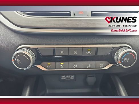 Used 2024 Nissan Altima 2.5 SV FWD image 23