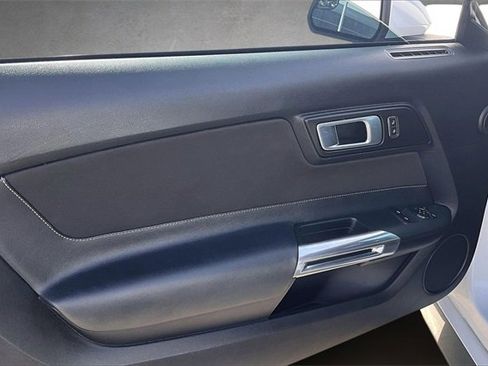 Used 2018 Ford Mustang Coupe image 14