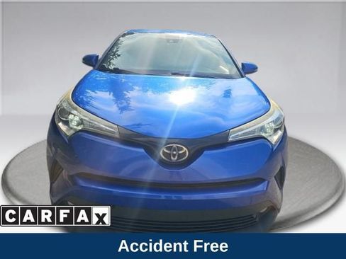 Used 2018 Toyota C-HR XLE FWD image 2
