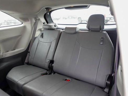 Certified 2024 Toyota Sienna XLE image 31