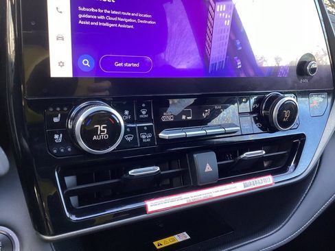 Used 2024 Toyota Highlander Limited image 15