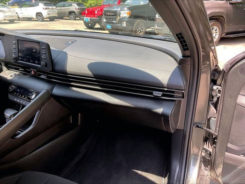 Used 2025 Hyundai Elantra Sport FWD image 13