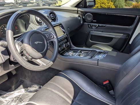 Used 2019 Jaguar XJ R-Sport image 17
