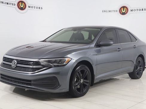 Used 2024 Volkswagen Jetta SE w/ Panoramic Sunroof Package FWD image 5