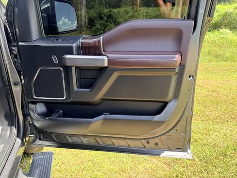 Used 2017 Ford F150 Platinum w/ Equipment Group 701A Luxury AWD/4WD image 29