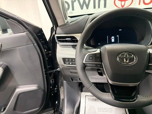 Used 2026 Toyota Highlander Platinum AWD/4WD image 28