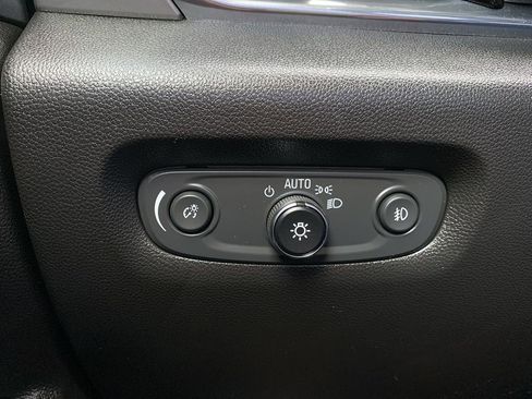 Used 2020 Chevrolet Traverse LT image 27