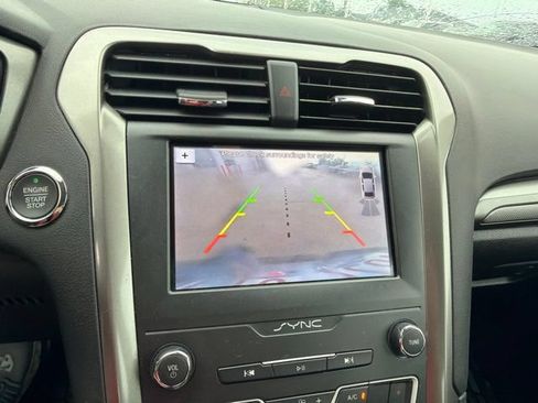 Used 2019 Ford Fusion SE FWD image 5
