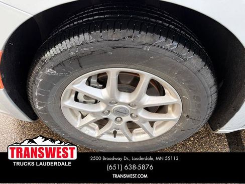 Used 2024 Chrysler Pacifica Touring-L FWD image 9