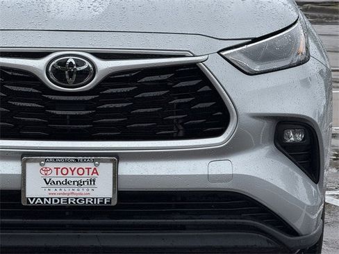 Used 2024 Toyota Highlander LE image 9