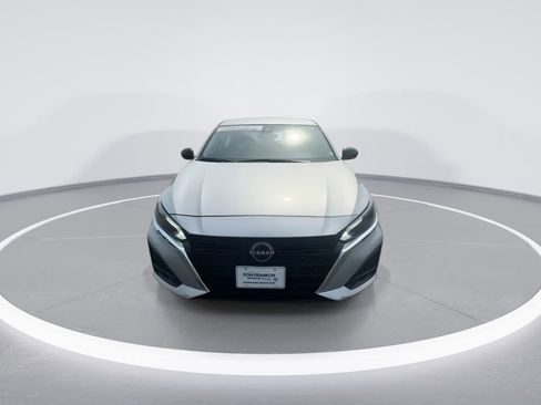 Used 2024 Nissan Altima 2.5 SV FWD image 3