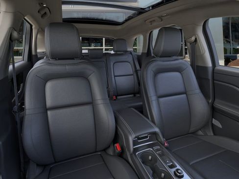 Used 2025 Lincoln Corsair Premiere w/ Equipment Group 101A image 10