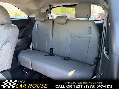 Used 2025 Toyota Sienna XLE FWD image 20