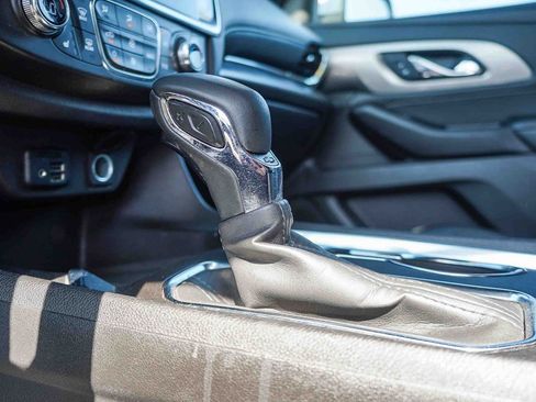 Used 2023 Chevrolet Traverse Premier FWD image 25